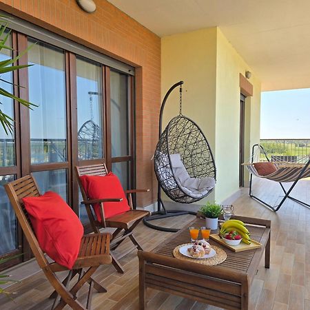Golden Hour Apartment - Panoramic Terrace フィウミチーノ エクステリア 写真