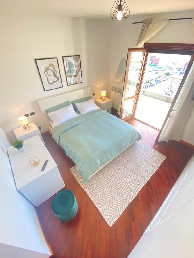 Golden Hour Apartment - Panoramic Terrace フィウミチーノ エクステリア 写真