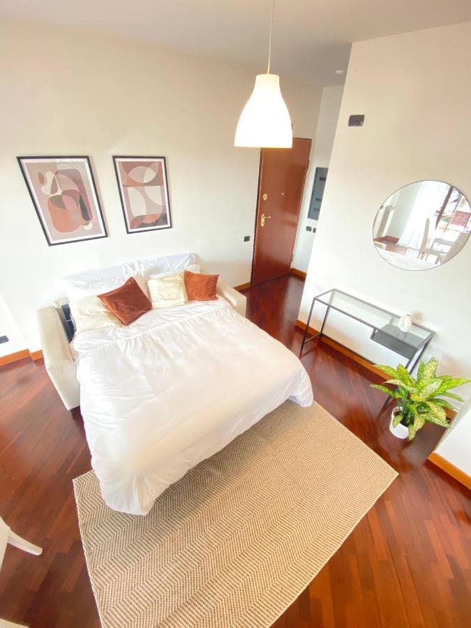 Golden Hour Apartment - Panoramic Terrace フィウミチーノ エクステリア 写真