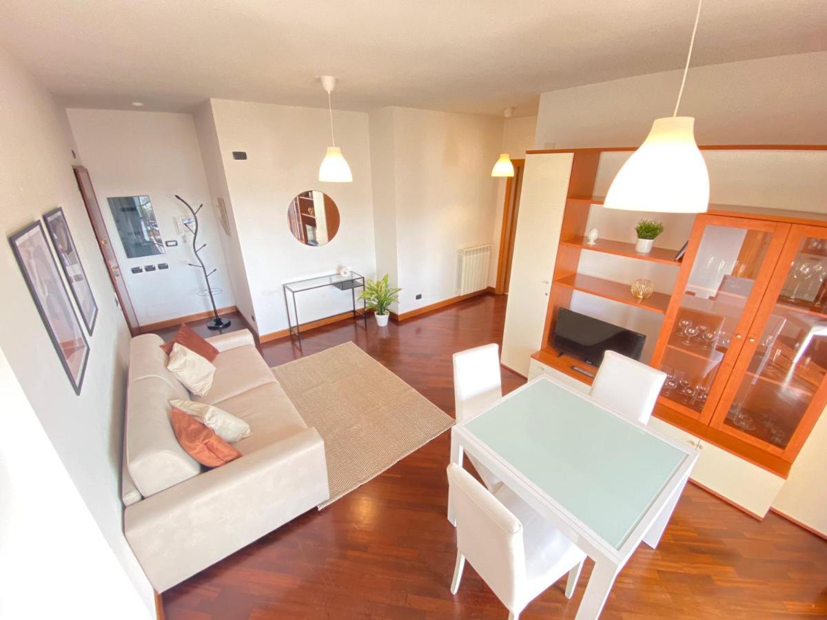 Golden Hour Apartment - Panoramic Terrace フィウミチーノ エクステリア 写真