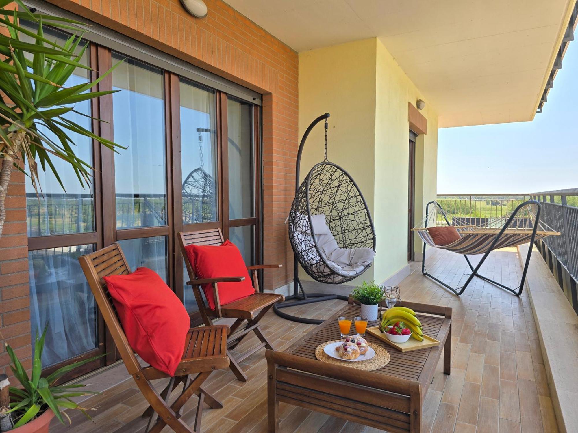 Golden Hour Apartment - Panoramic Terrace フィウミチーノ エクステリア 写真