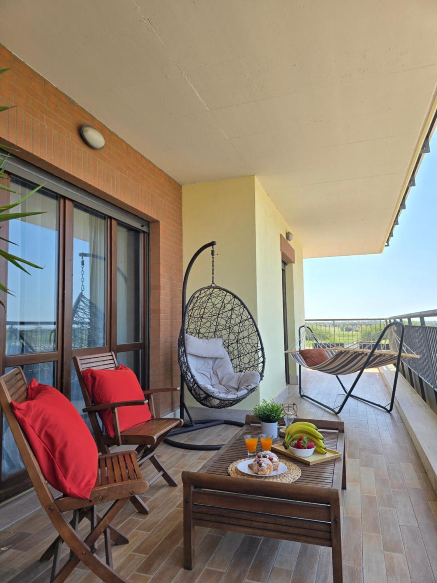 Golden Hour Apartment - Panoramic Terrace フィウミチーノ エクステリア 写真